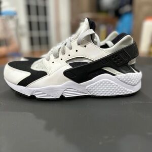 Nike air huarache men’s size 10 or women’s 11.5